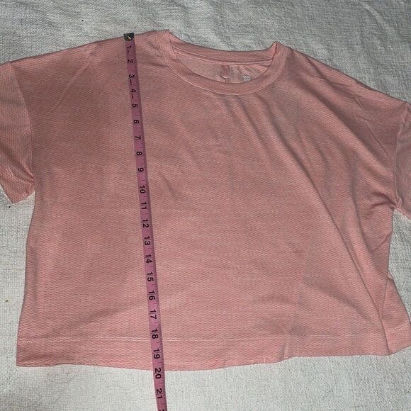 all in motion Athletic Crop Top Running cutout - Picture 9 of 11